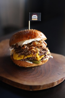 Shelby Burger görseli