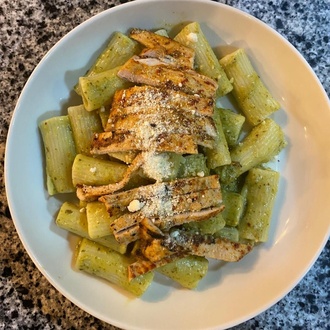 Rigatoni Di Pollo Al Pesto görseli
