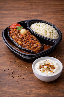 Karnıyarık & Pilav & Yoğurt görseli