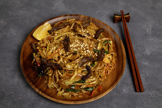 Pad Thai Etli Noodle görseli