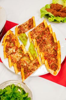 Taş Fırın Kuşbaşı Kaşarlı Pide görseli