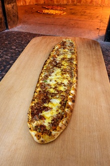 Kuşbaşı Kaşarlı Pide görseli
