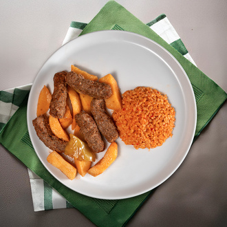 İzmir Köfte & Bulgur Pilavı görseli