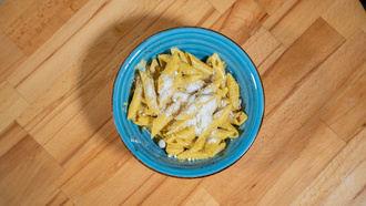 Köri Soslu Tavuklu Penne görseli