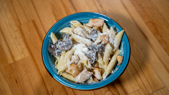 Tavuklu Mantarlı Penne + Coca Cola (330 Ml.) görseli