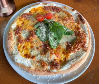 Pizza Quattro Formaggi görseli