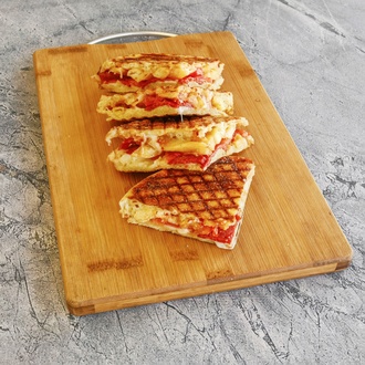 Fırında Sucuklu Bazlama görseli