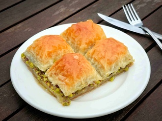 Fıstıklı Özel Kare Baklava (Porsiyon) görseli