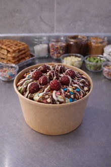 Donmuş Orman Meyveli Kova Waffle görseli