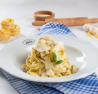 Tavuklu Fettuccine Alfredo görseli