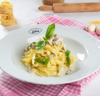 Fettuccine Alfredo görseli