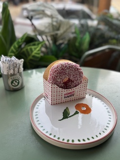 Çilekli Donut görseli