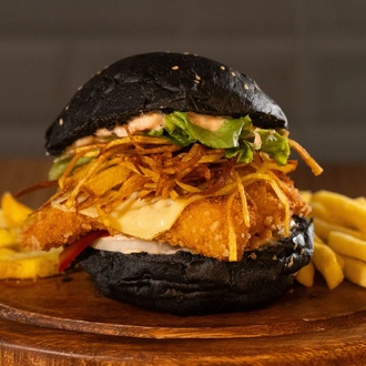 Crispy Chicken Deluxe Burger görseli