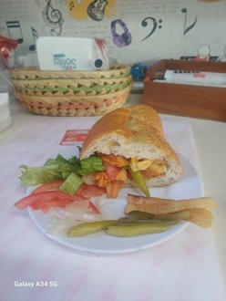 Yarım Ekmek Arası Tavuk Döner görseli