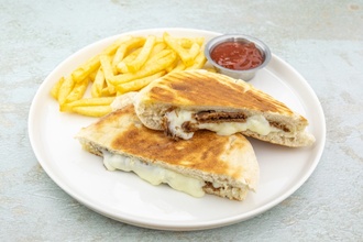 Tam Ekmek Arası Kaşarlı Tost görseli
