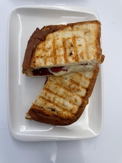 Sucuklu Kaşarlı Tost görseli