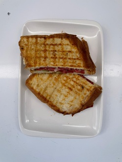 Kaşarlı Sosisli Tost görseli