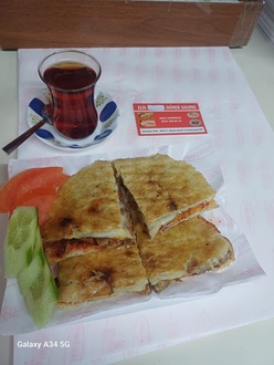 Bazlama.kavurmalı Kaşarlı.tost görseli