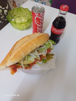Sandeviç Tavuk Döner Coca Cola200 Ml görseli