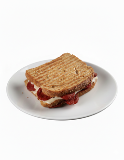 Kepek Ekmeğine Sucuk Kaşarlı Tost görseli