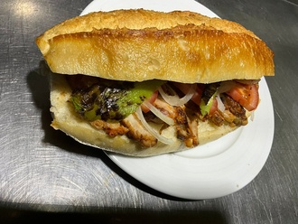 Ekmek Arası Izgara Kemiksiz Tavuk Pirzola+coca-cola görseli