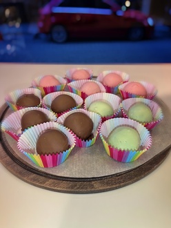 Çilekli Çikolatalı Cake Pop görseli