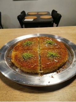 Orta Boy Antakya Peynirli Tepsi Künefe(4 Kişilik) görseli