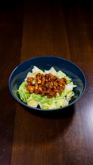 Acı Ballı Tavuklu Salata görseli