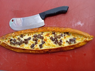 Kavurmalı Kaşarlı Pide görseli