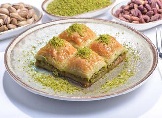 Antep Fıstıklı Kare Baklava (500 Gr) görseli