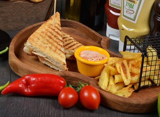 Kaşar Peynirli Tost görseli