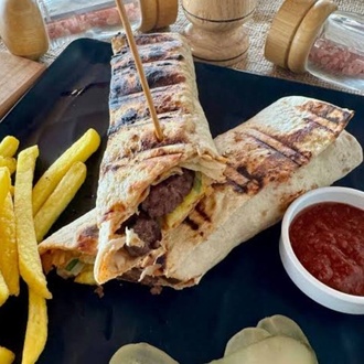 Sriracha Acı Soslu Dön Dön Vıp Et Döner Dürüm (70 Gr) görseli