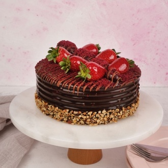 Çikolatalı Çilekli Muzlu Pasta görseli