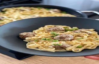 Gravy Soslu İsveç Köfteli Makarna görseli