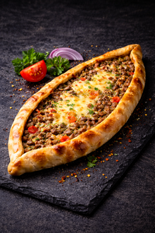 Kıymalı Kaşarlı Pide görseli
