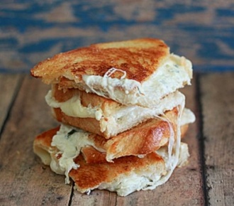 Bol Peynirli Tost görseli