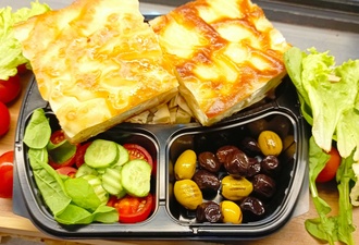 Su Böreği Menü&capri Sun&salata& Zeytin görseli