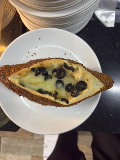 Kaşarlı Zeytinli Simit görseli