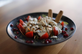 Sezar Soslu Tavuk Salata görseli