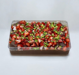 Sütlü Çikolatalı Çilekli & Fıstıklı Profiterol (1 Kg.) (15 Top) görseli