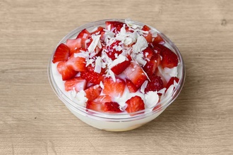 Beyaz Çikolatalı Çilekli Profiterol (4 Top) görseli