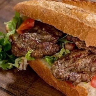 Tam Ekmek Arası Köfte görseli