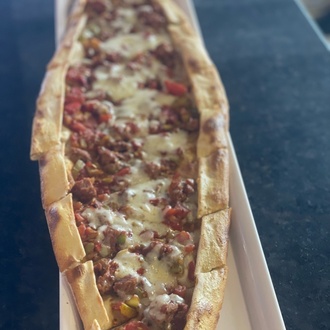 Kuşbaşılı Kaşarlı Pide görseli