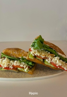 Pesto & Mozzarella Sandviç görseli