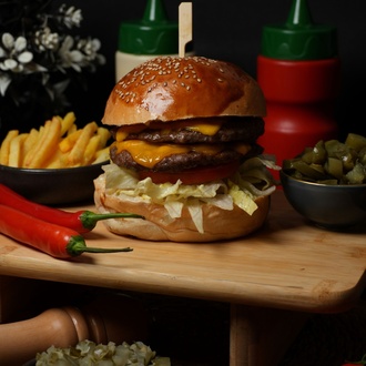 Atom Delüx Burger görseli