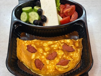 Sucuklu Omlet & Kahvaltı Tabağı görseli