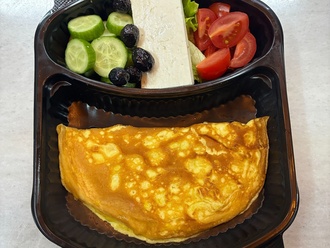 Beyaz Peynirli Omlet & Kahvaltı Tabağı görseli