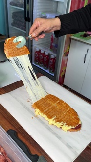 Çift Kaşarlı Karışık Tost (Sanayi Usulü) görseli