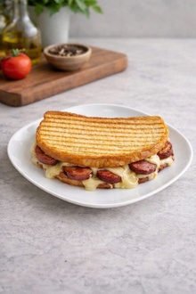 Ayvalık Ekmeğine Karışık Tost görseli