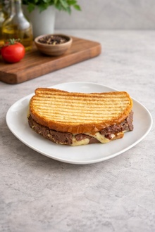 Ayvalık Ekmeğine Kavurmalı Kaşarlı Tost görseli